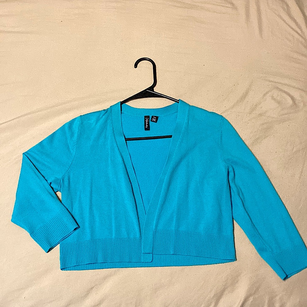 Relativity (M) teal-blue cardigan sweater with quarter length sleeves